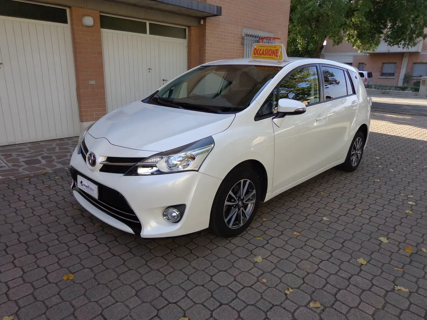 Toyota Verso Verso 2014 1.6 Active 7p.t Weiß - 1