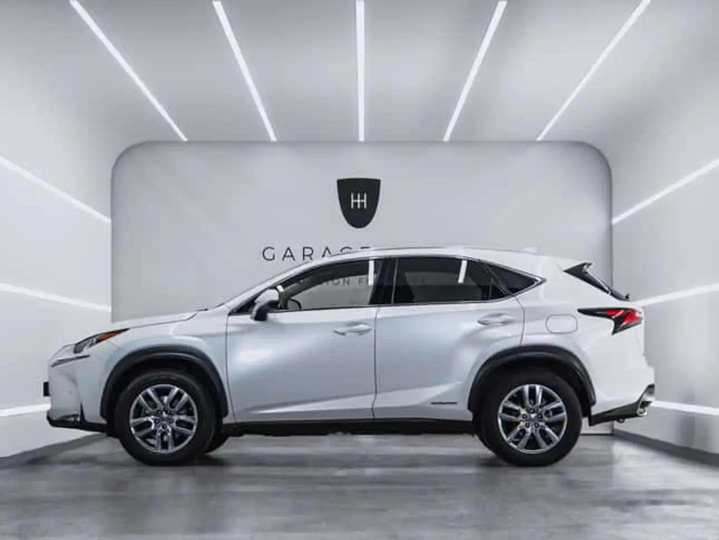 Lexus NX 300 300h Executive 4WD - 2