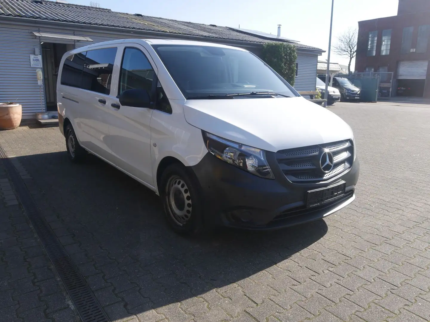 Mercedes-Benz Vito Tourer 114 CDI Pro Aut. extralang 9 Sitze Weiß - 1