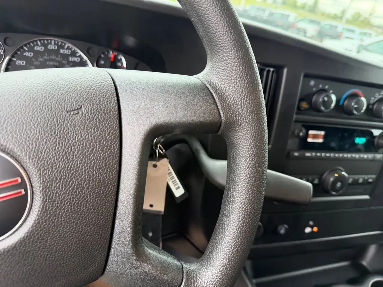 GMC Savana снимка GMC Savana