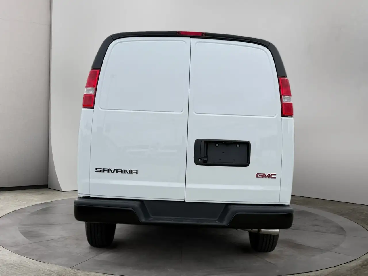 GMC Savana снимка GMC Savana