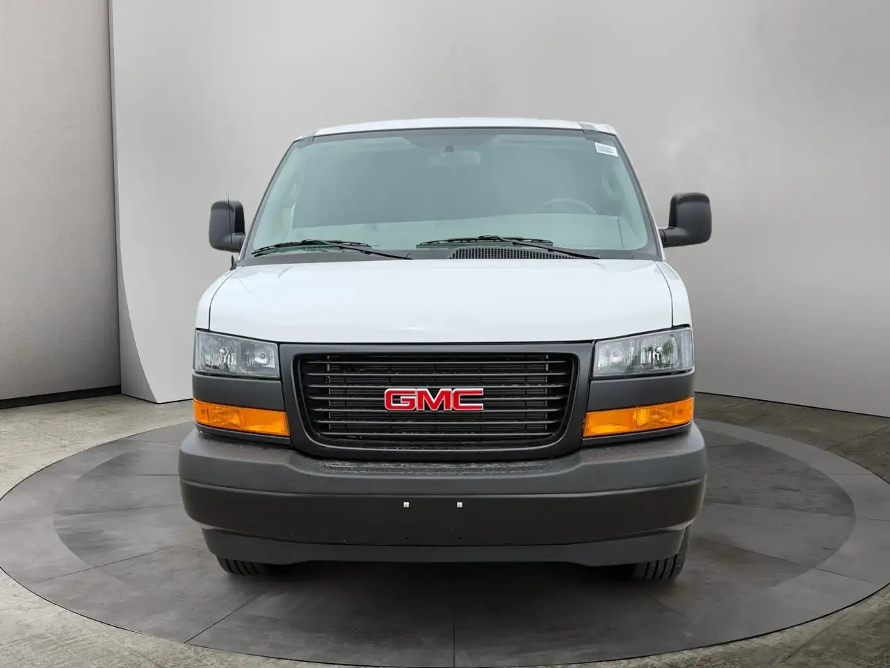 GMC Savana снимка GMC Savana
