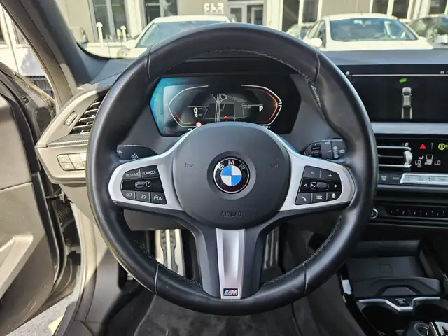 BMW 1 Series view 13