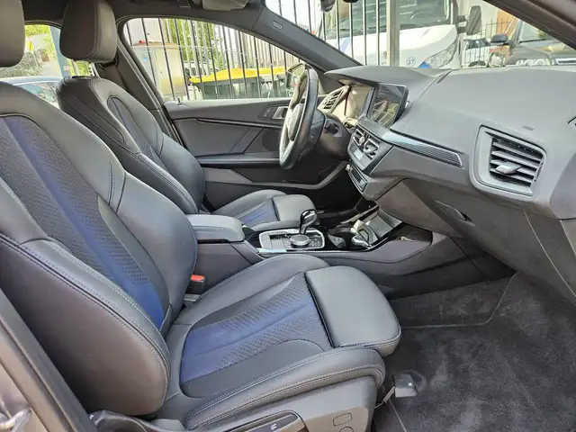 BMW 1 Series view 11