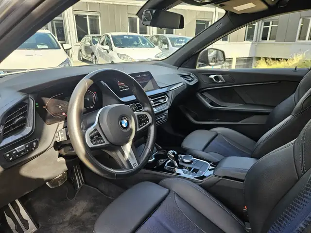 BMW 1 Series view 6