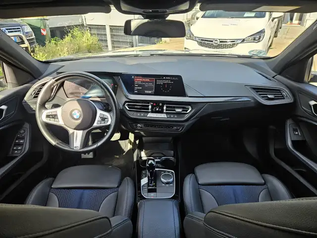 BMW 1 Series view 9