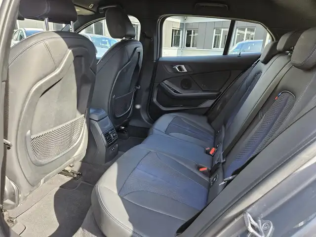 BMW 1 Series view 8