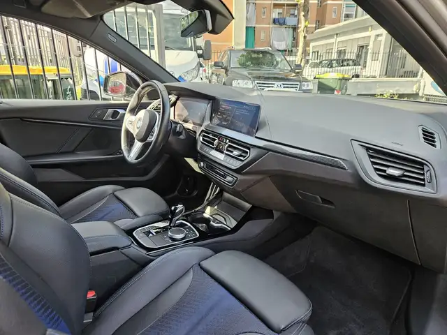 BMW 1 Series view 10