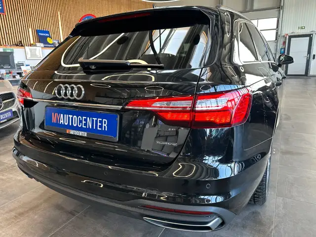 Audi A4 Avant view 2