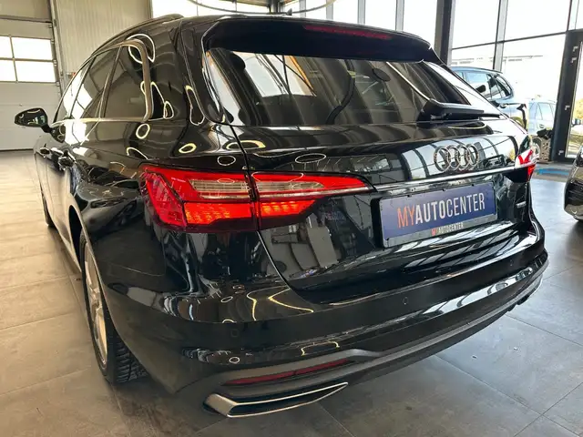 Audi A4 Avant view 5