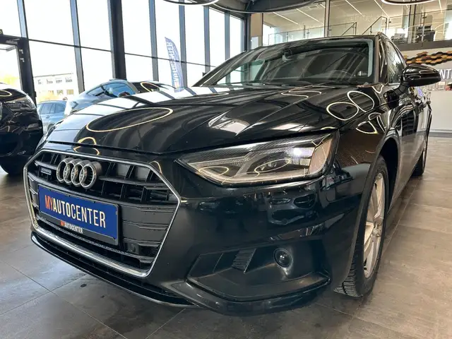 Audi A4 Avant view 4
