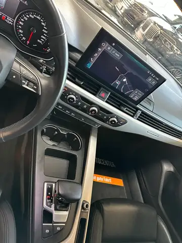 Audi A4 Avant view 11