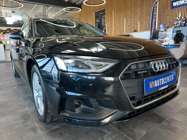 Audi A4 Avant view 3