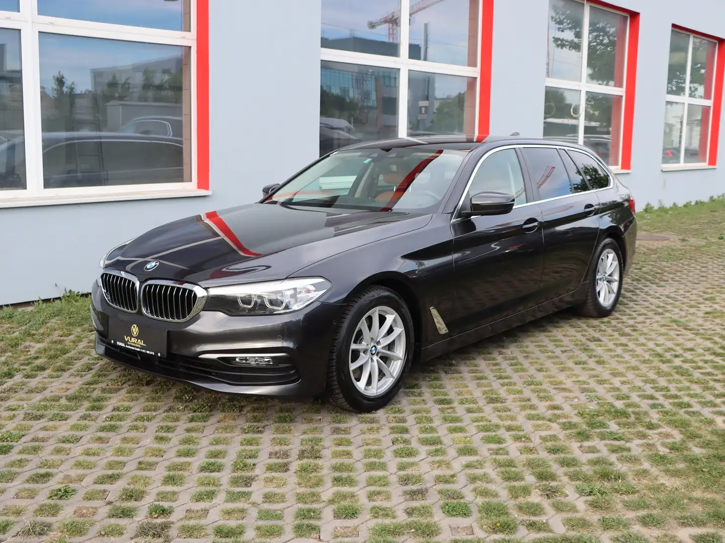 BMW 520 d G31 | Sport Fahrwerk | Rückfahrkamera | ACC | Grau - 2