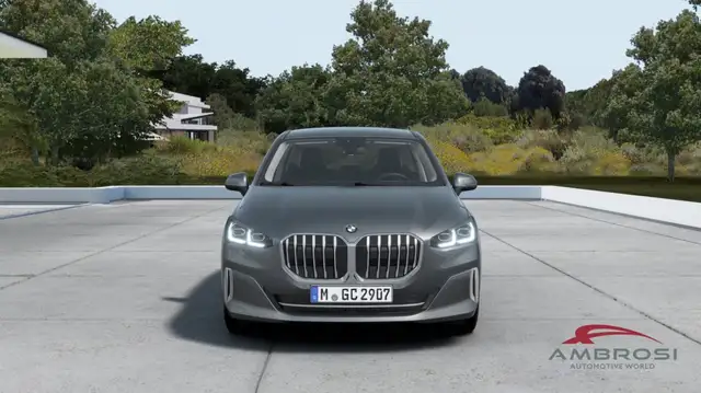 BMW 2 Series view 4