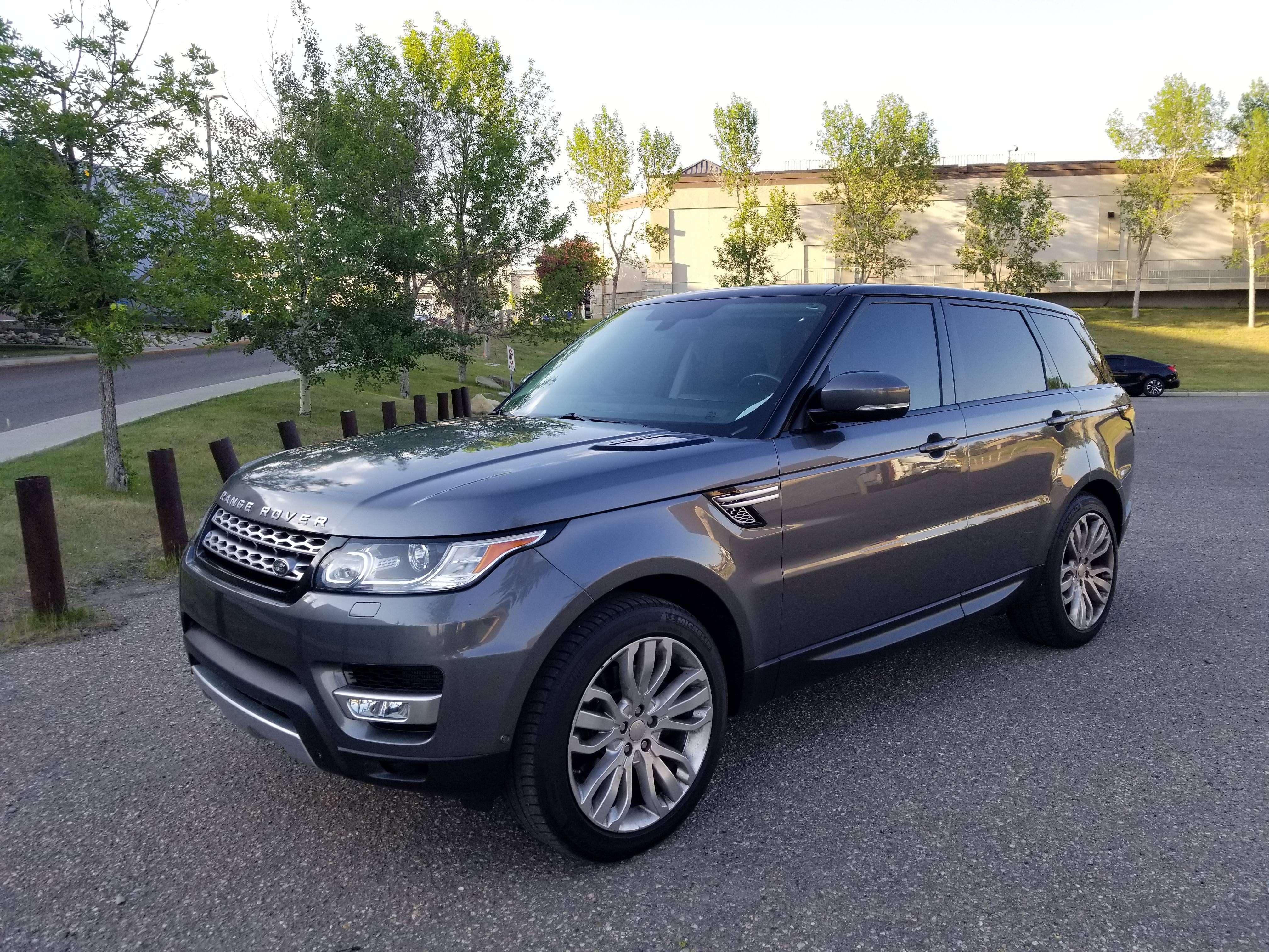 2014 Land Rover Range Rover Sport HSE V6 Superchaged Gasoline - Low Kms/No Accidents