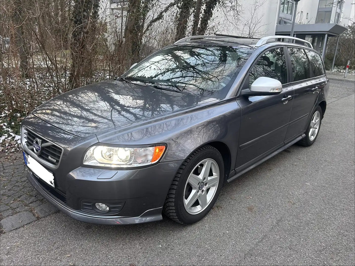 Volvo V50 DPF D2 RDesign Edition Grau - 1