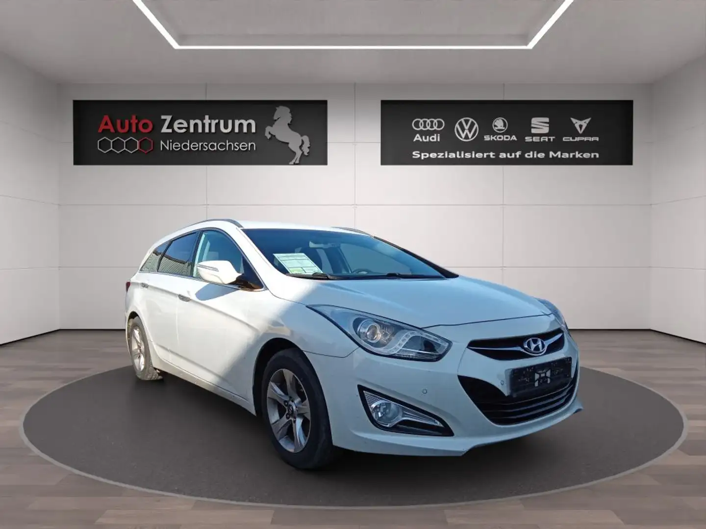 Hyundai i40 i40cw 2.0 Premium ab 49 EUR Rate im Monat - 2