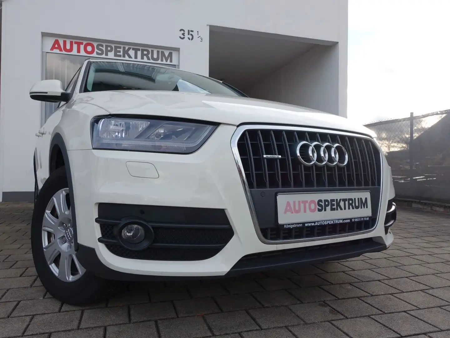 Audi Q3 2.0 TDI quattro ORGINAL 47000 KM! 1.HAND/AHK Bílá - 1