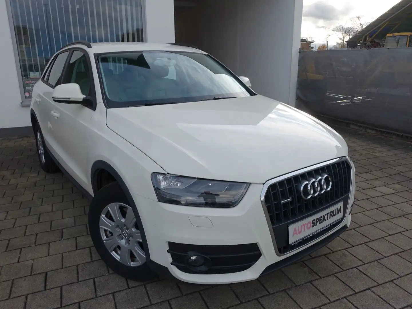 Audi Q3 2.0 TDI quattro ORGINAL 47000 KM! 1.HAND/AHK Bílá - 2