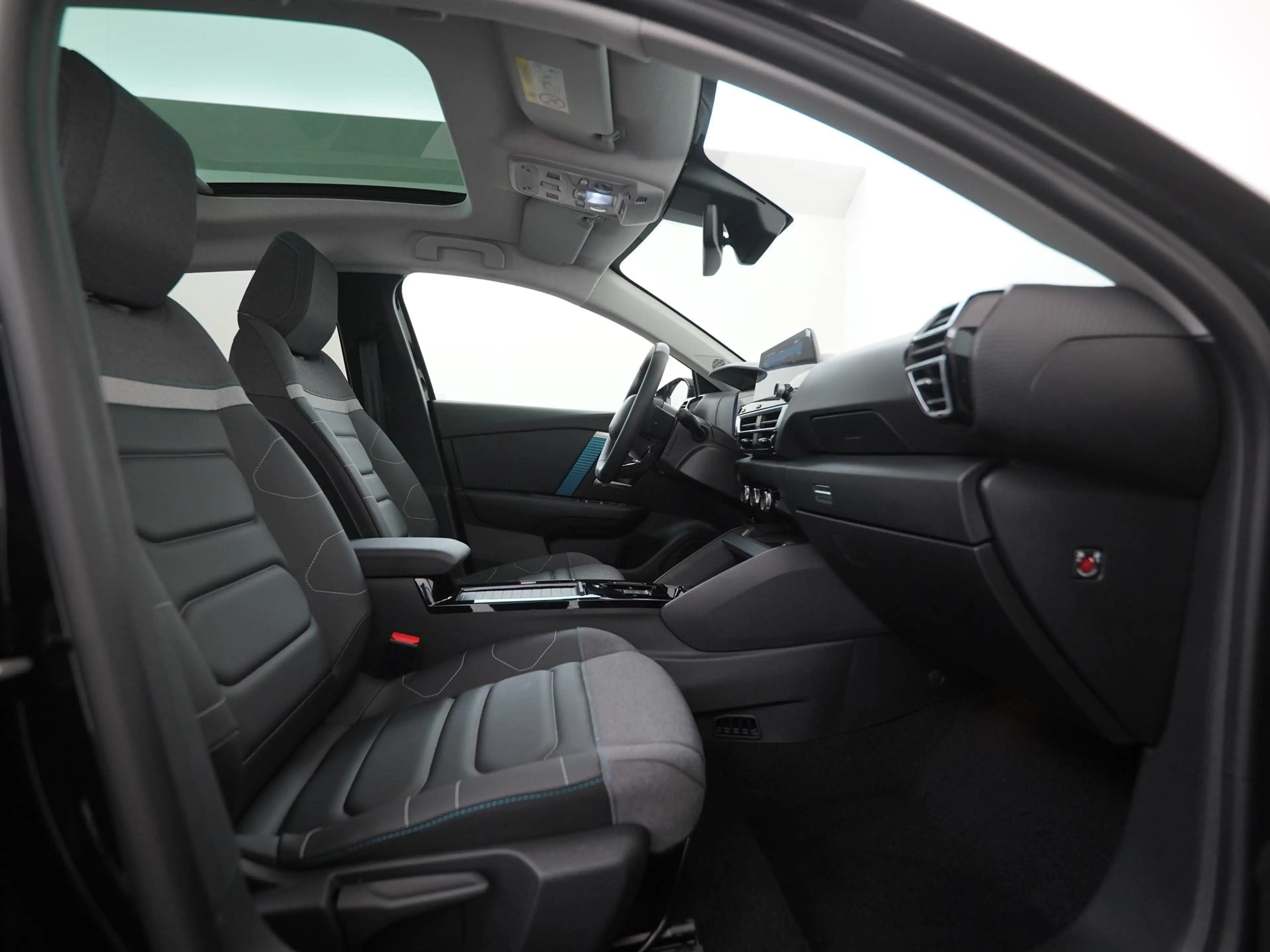 Citroen E-C4 X Ë-C4X Shine 50 kWh | SOH 100% | Panoramadak | Head — photo 3