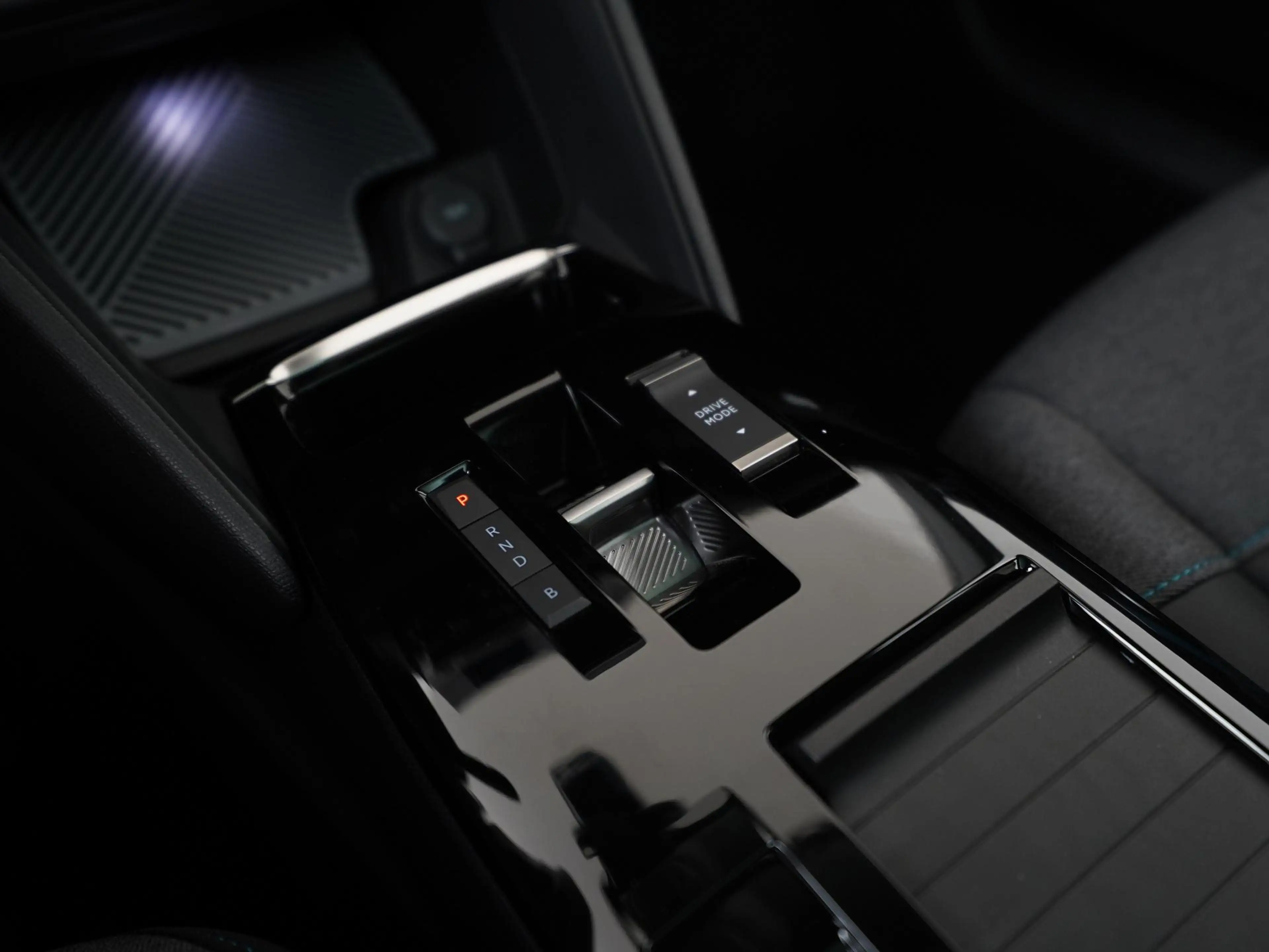 Citroen E-C4 X Ë-C4X Shine 50 kWh | SOH 100% | Panoramadak | Head — photo 10
