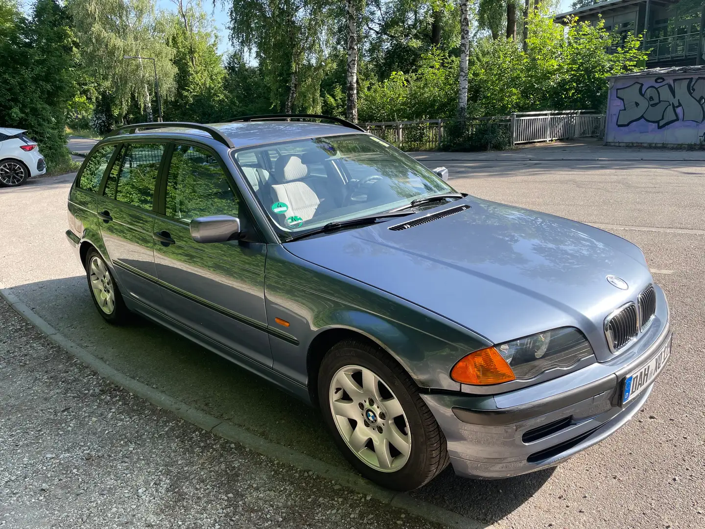BMW 318 318i touring Bleu - 1