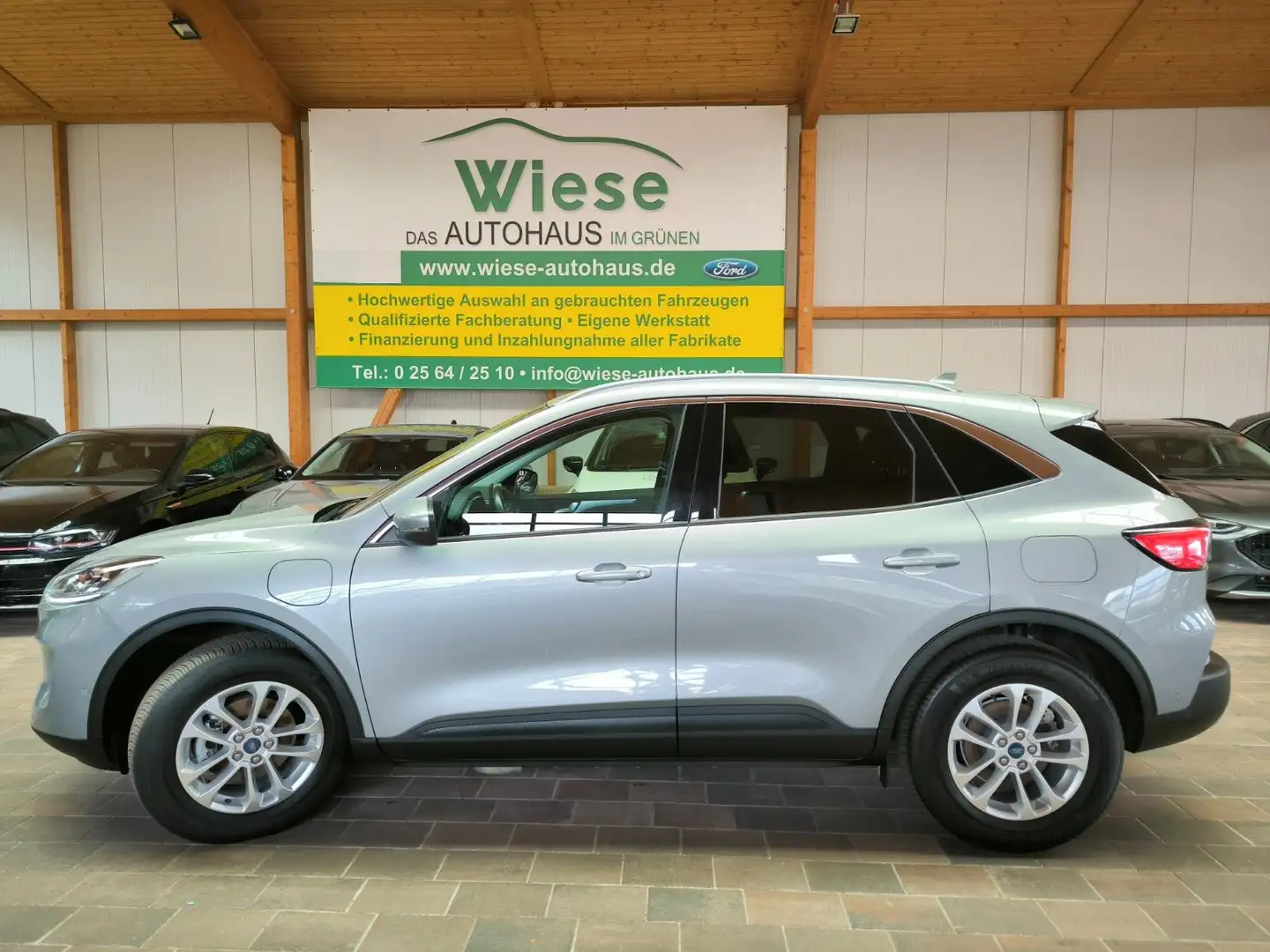 Ford Kuga 2,5 PHEV  Titanium,LED,HUD,IACC,2xCam,GJR Silber - 1