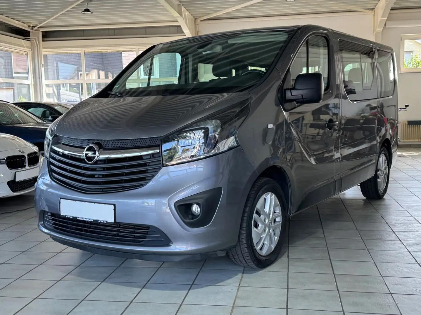 Opel Vivaro B Kombi L1H1  2,7t/8-Sitze/NAVI/SHZ/AHK Grau - 1