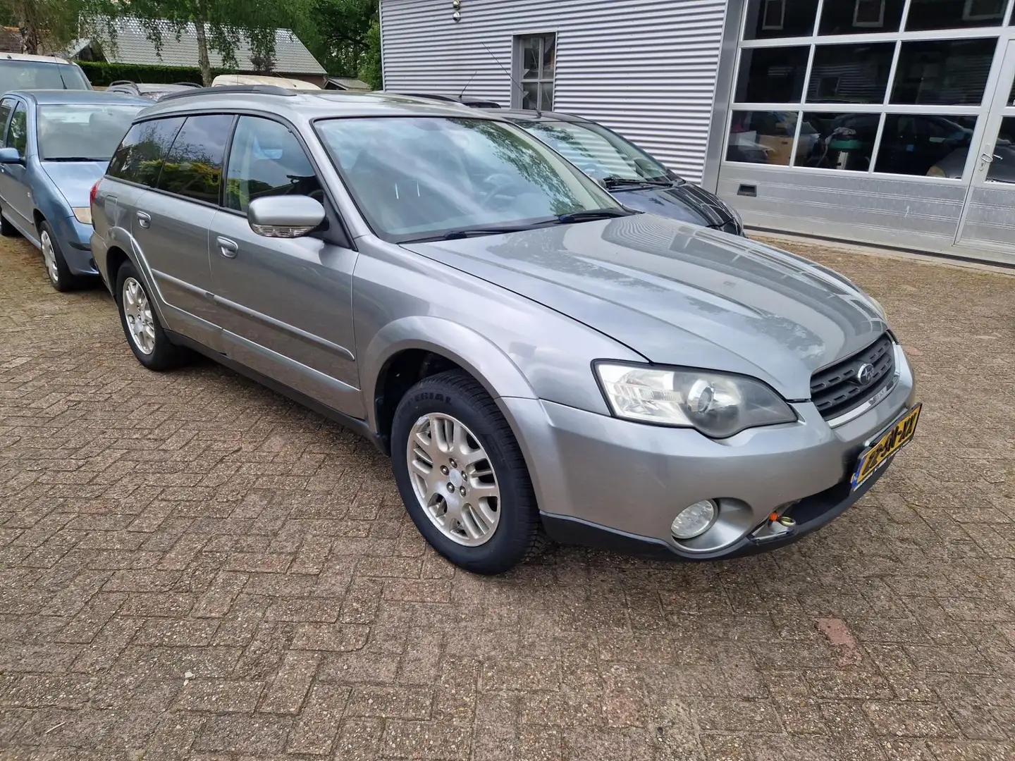 Subaru OUTBACK 2.5i Comfort 4WD (VOOR EXPORT) Šedá - 2