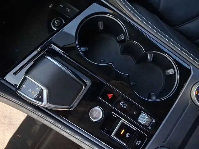 Volkswagen Touareg view 11
