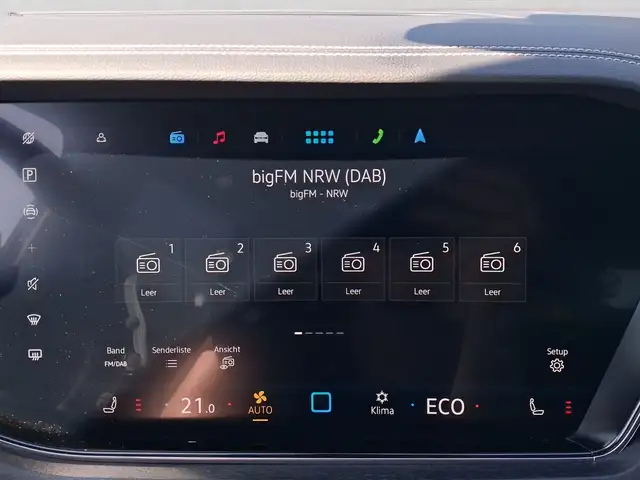 Volkswagen Touareg view 14