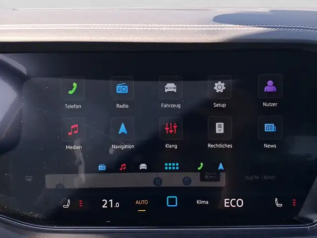 Volkswagen Touareg view 12