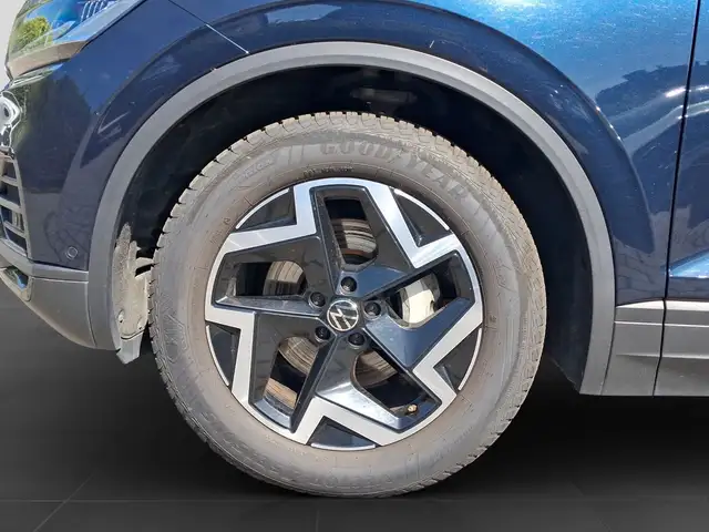 Volkswagen Touareg view 7