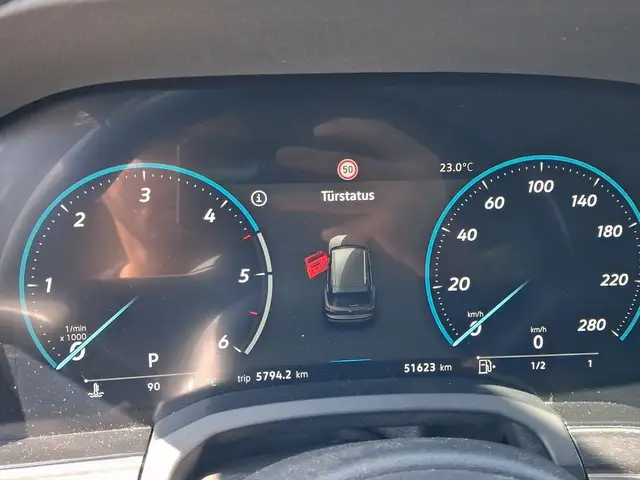 Volkswagen Touareg view 10