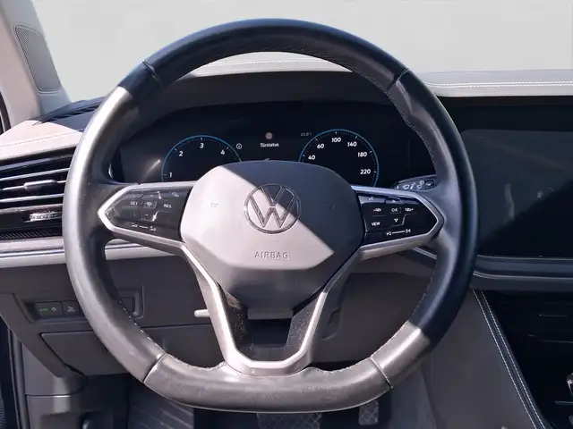 Volkswagen Touareg view 9