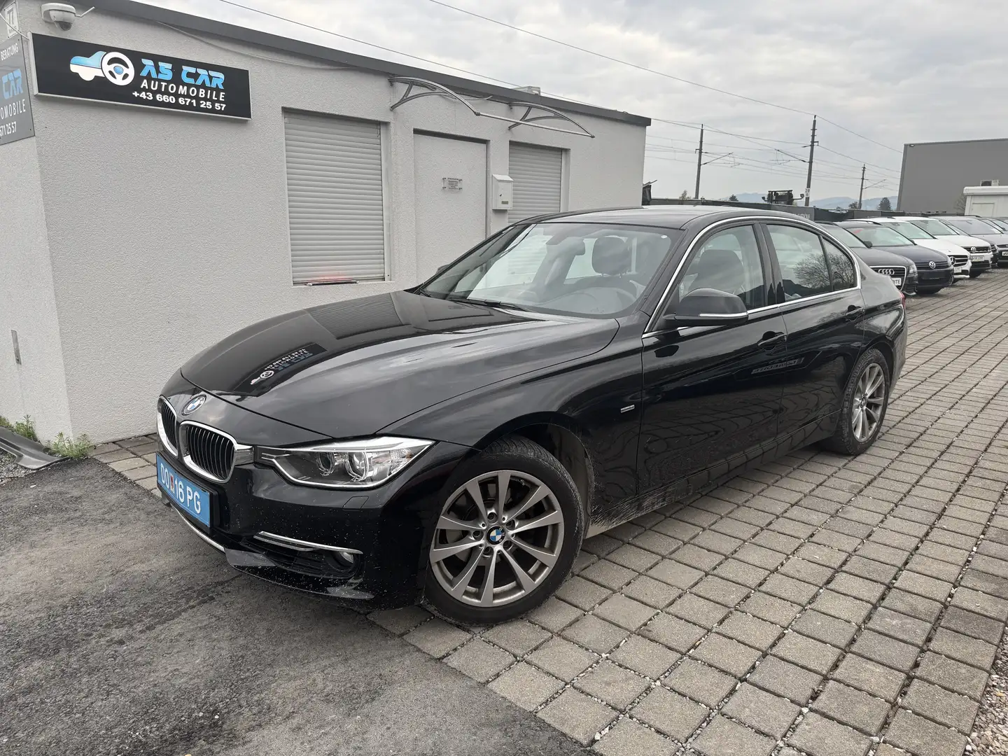 BMW 320 320 i xDrive Schwarz - 1