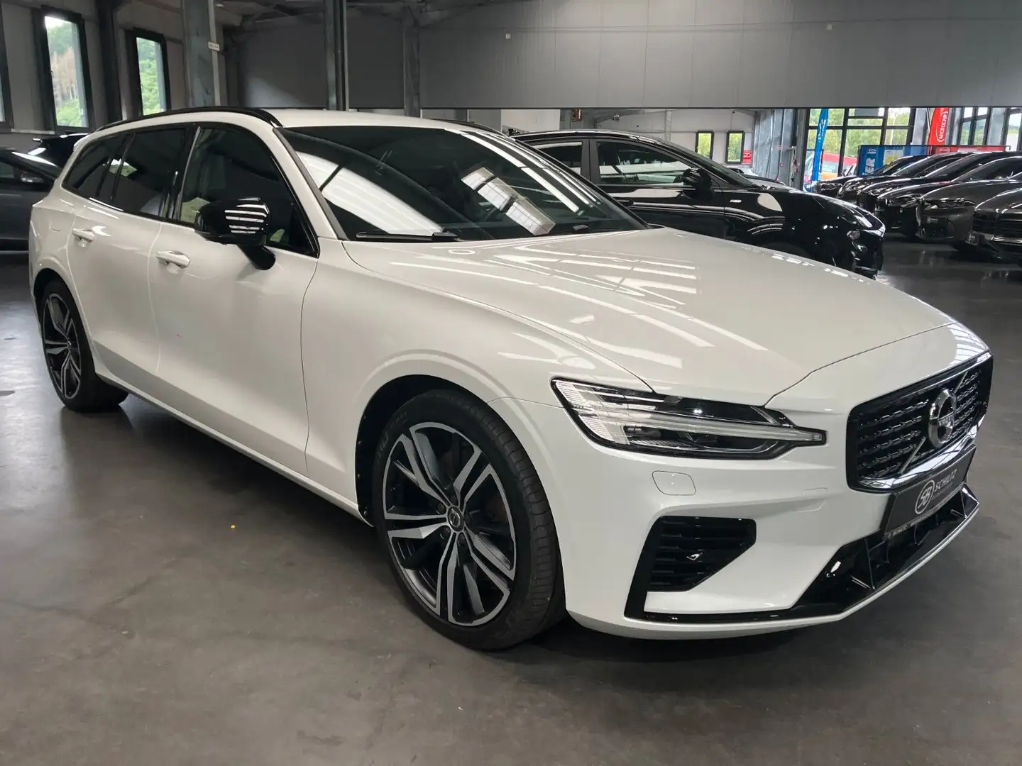 Volvo V60 R Design Recharge Plug-In Hybrid AWD Blanc - 1