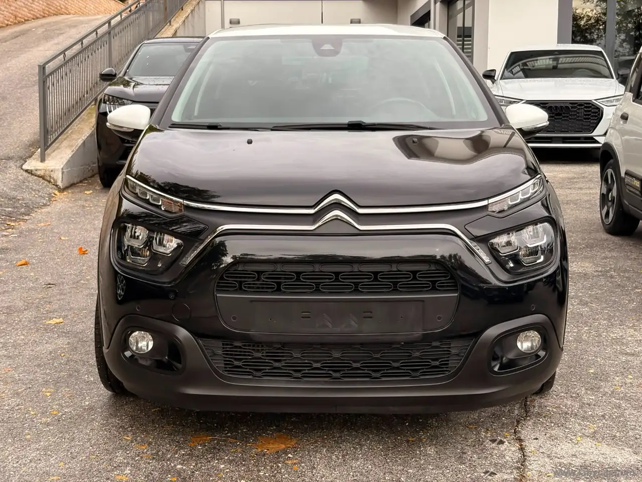 2023 Citroen C3 PureTech 110 S&S Shine, photograph 2