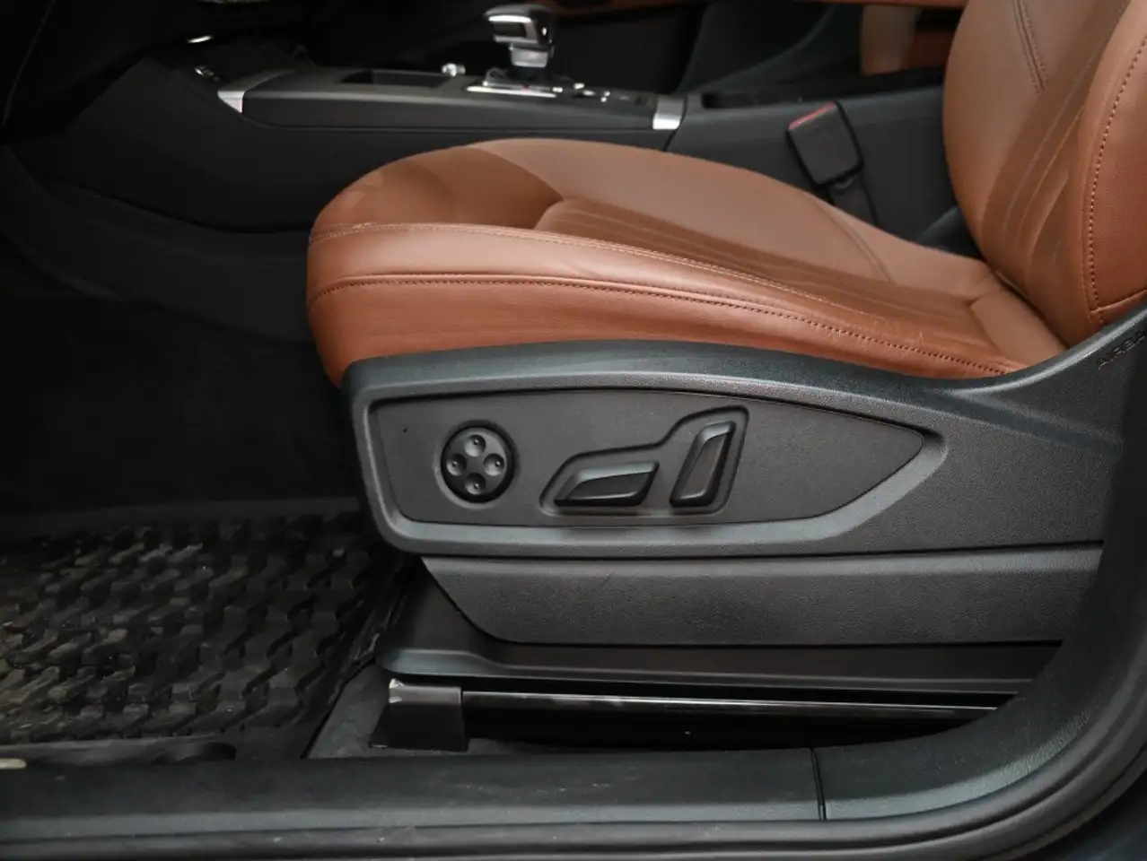 Audi Q5 снимка Audi Q5