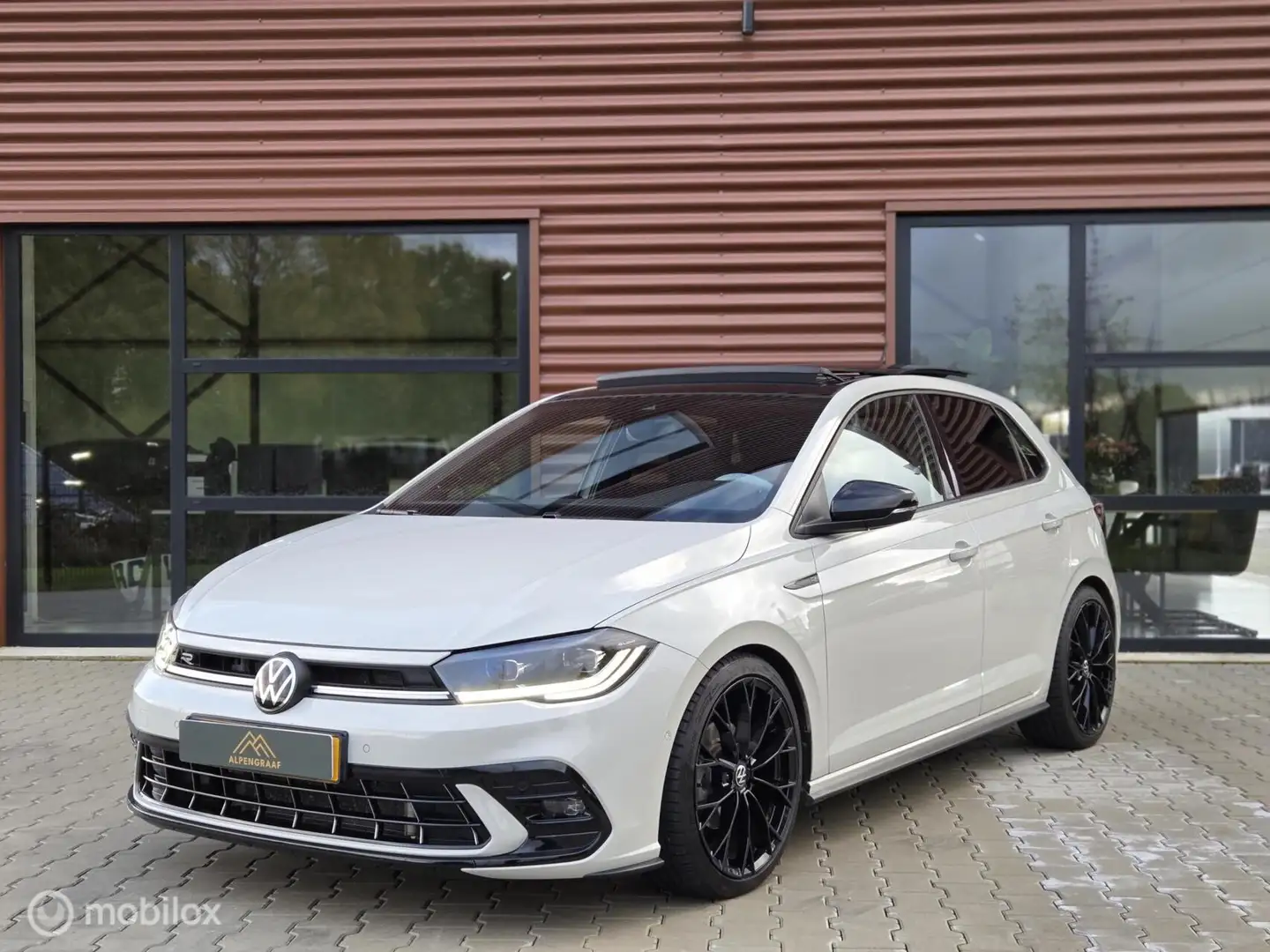 Volkswagen Polo 1.0 TSI 3x R-Line |Pano|ACC|CAMERA|Keyless GO&Entr Grijs - 2