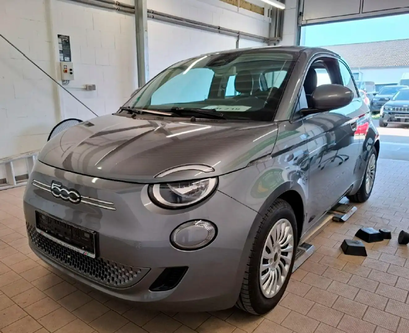Fiat 500e 320 Km Reichweite Navi - Klimaautomatik Grau - 1