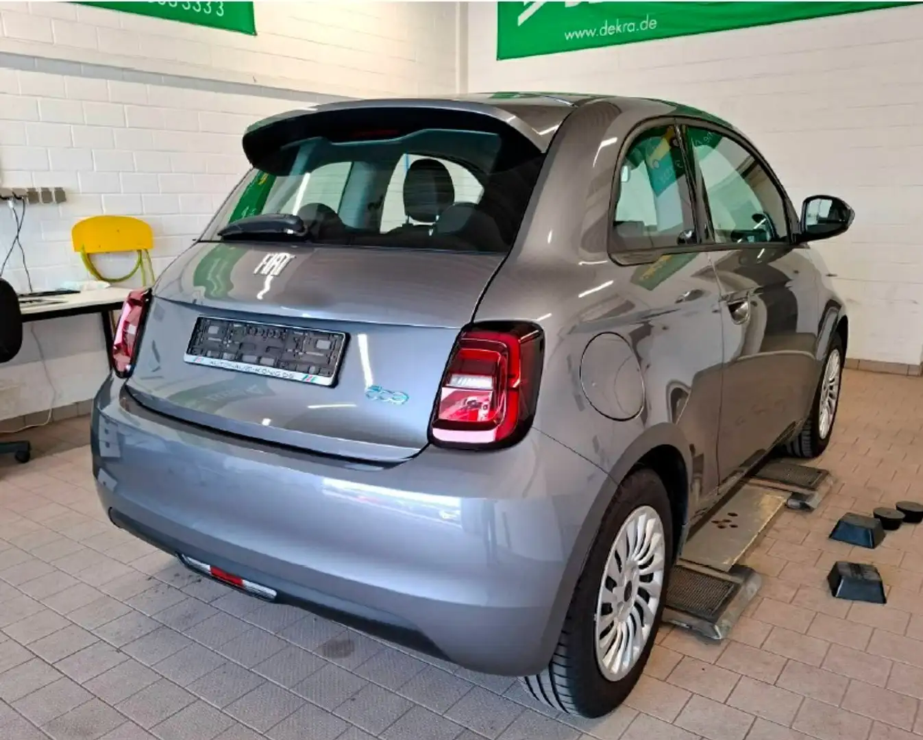 Fiat 500e 320 Km Reichweite Navi - Klimaautomatik Grau - 2