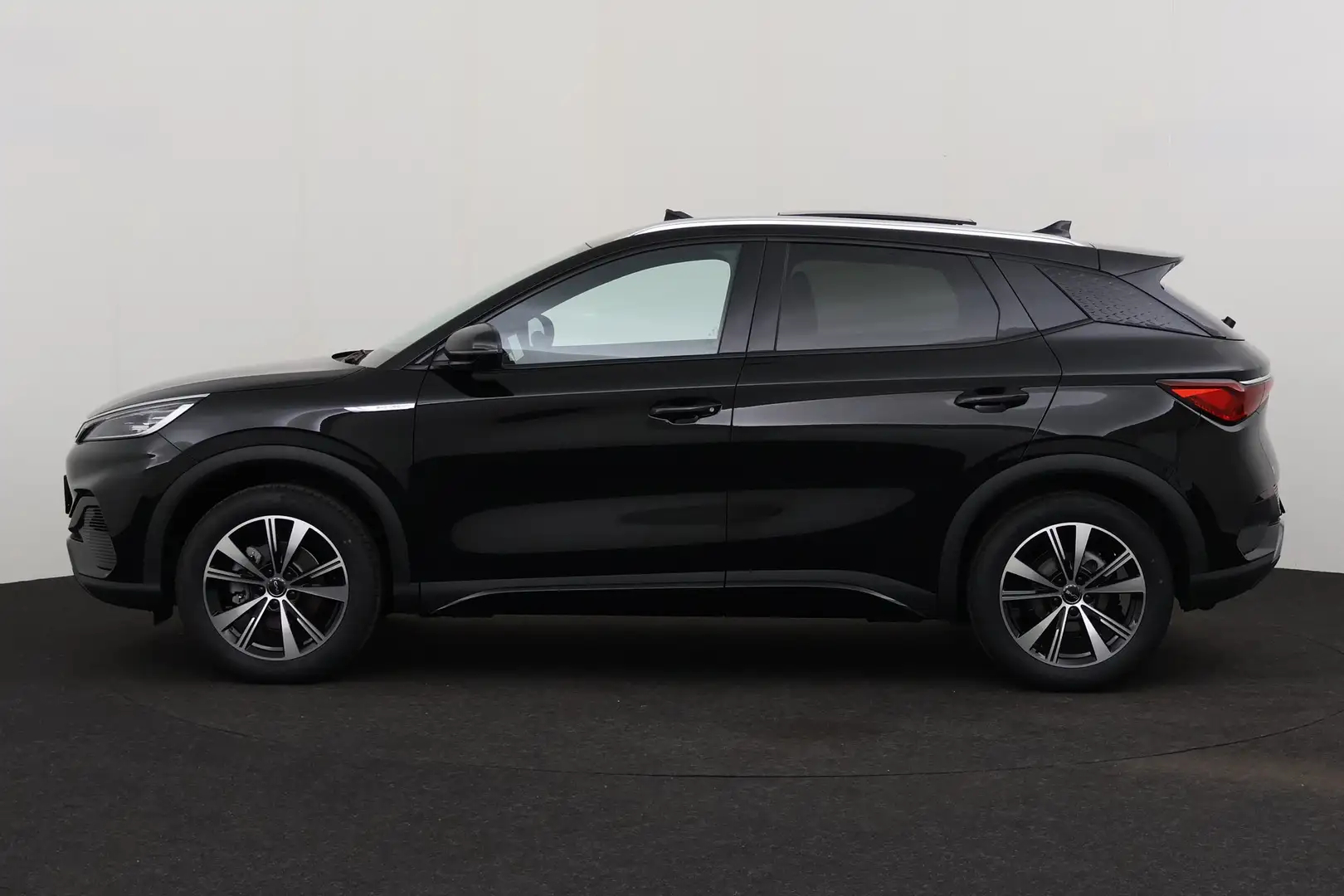 BYD Atto 3 DESIGN 60.5 kWh + A/T + CARPLAY + LEDER + CAMERA + Noir - 2