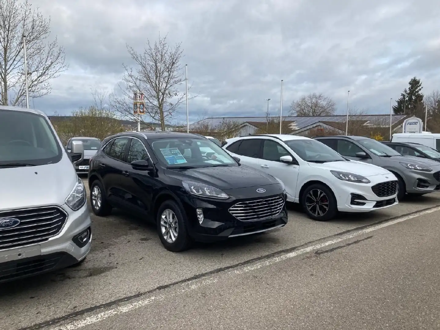 Ford Kuga Plug-In Hybrid Titanium - 1