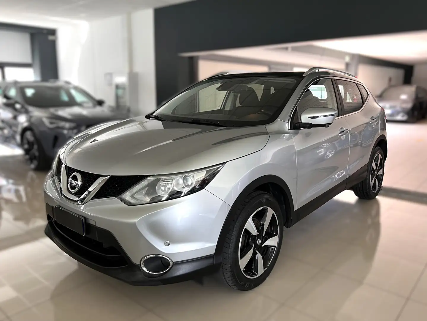 Nissan Qashqai 1.5 dCi N-Connecta Срібний - 1