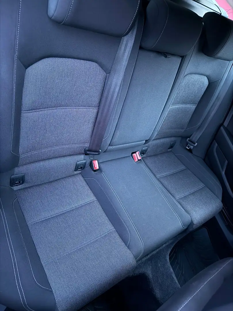 Volkswagen Passat Grau - 2