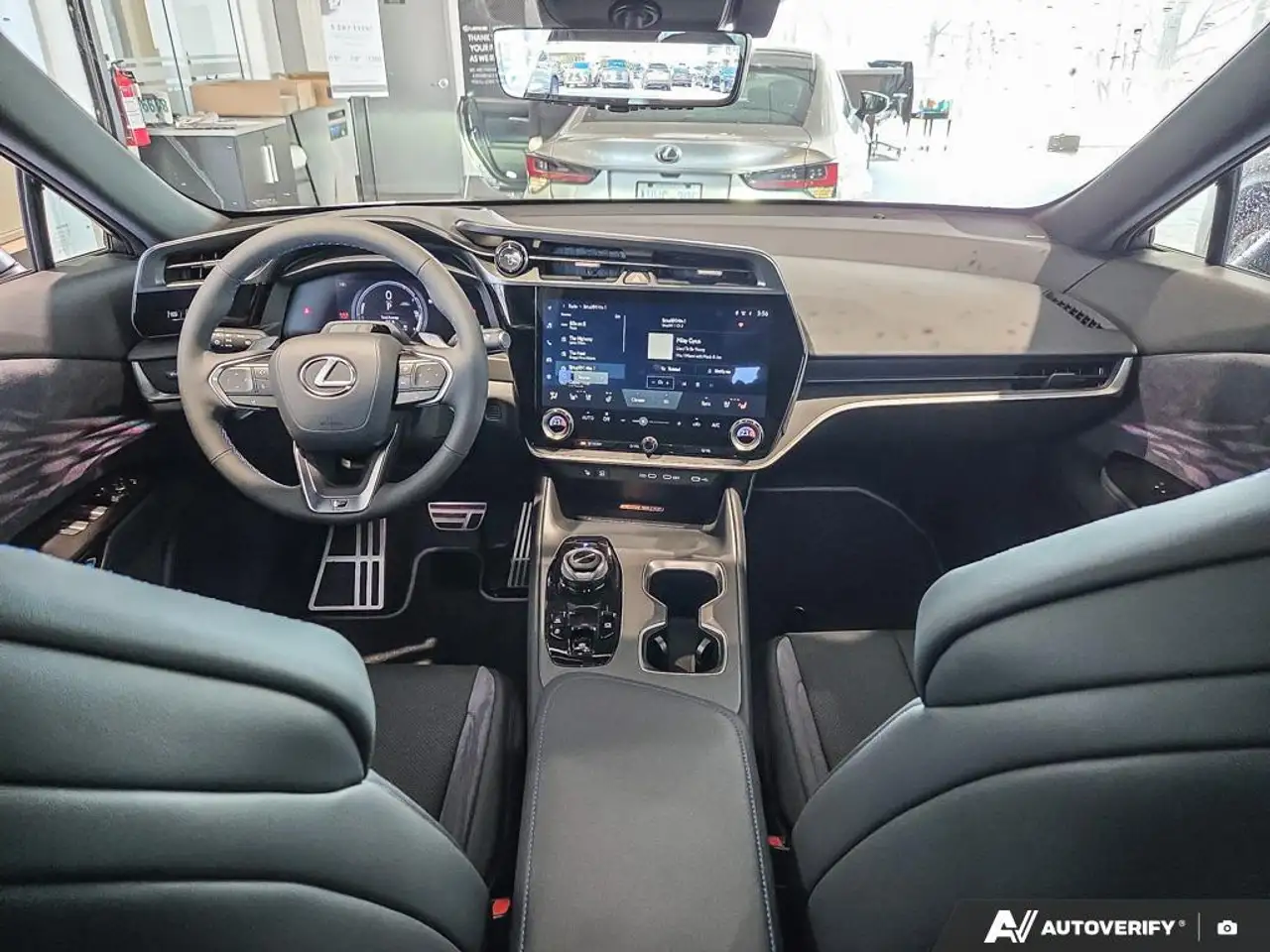 Lexus RZ снимка Lexus RZ