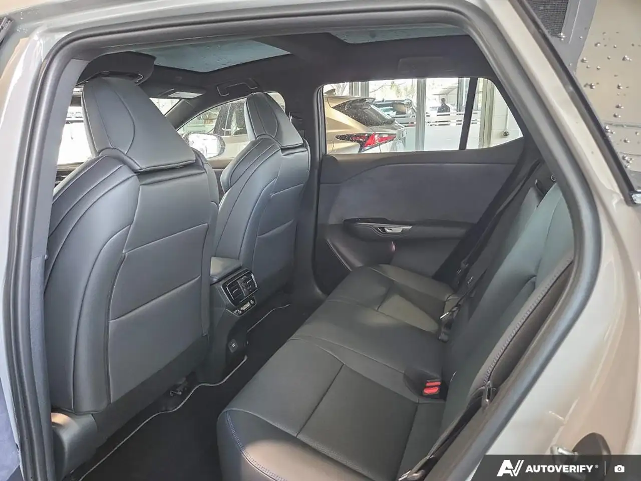 Lexus RZ снимка Lexus RZ