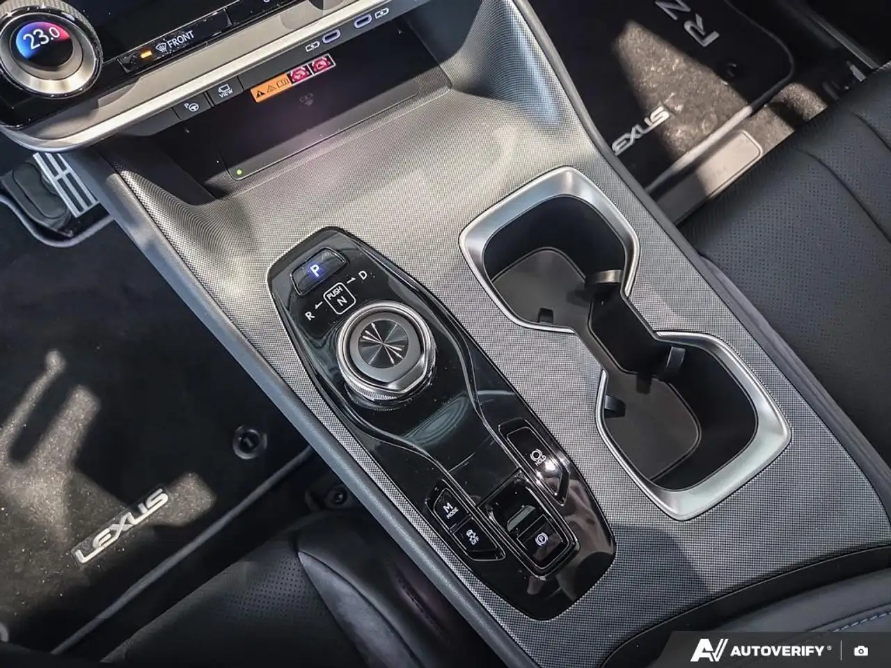 Lexus RZ снимка Lexus RZ